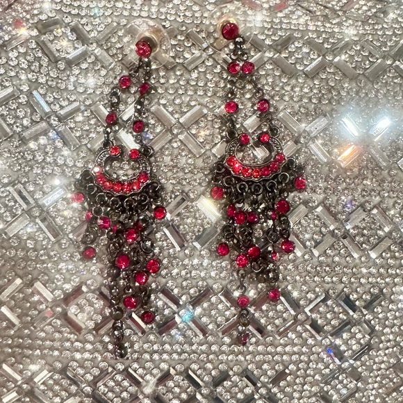 Festive Red Earrings 🎄🎅♥️ - Picture 4 of 5